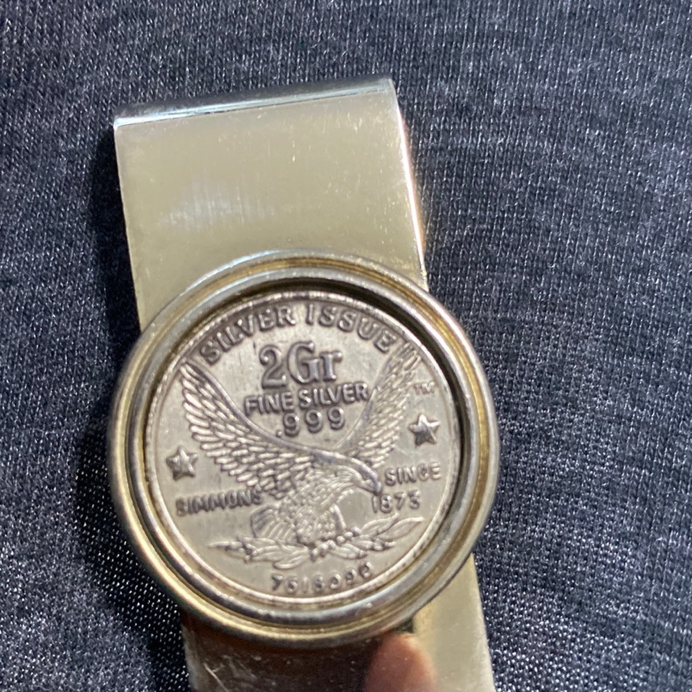 Unique Vintage Gold Tone Money Clip w/ Eagle 2 Grams Fine Silver .999 Round